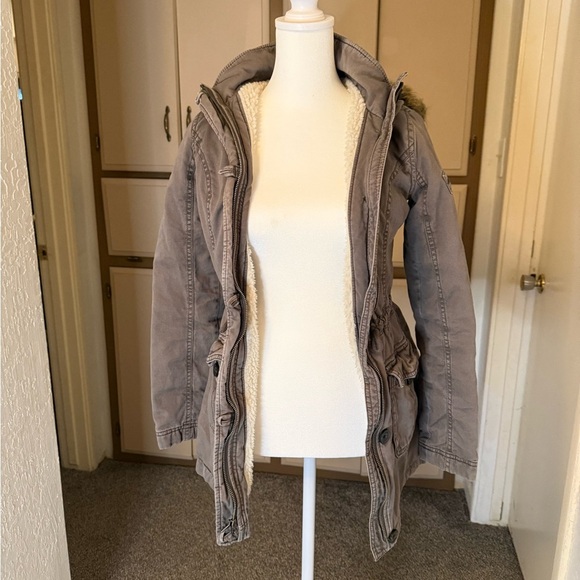 Abercrombie Kids Green Puffer Jacket with Hood and Relaxed Fit - Picture 2 of 11